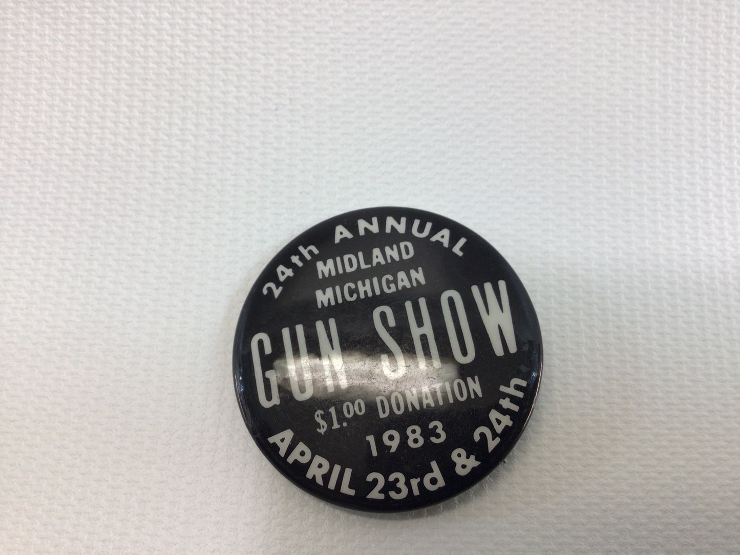 1983 Gun Show Pinback Button Vintage Hat Lapel Pin 24th Annual Midland Michigan Made in USA