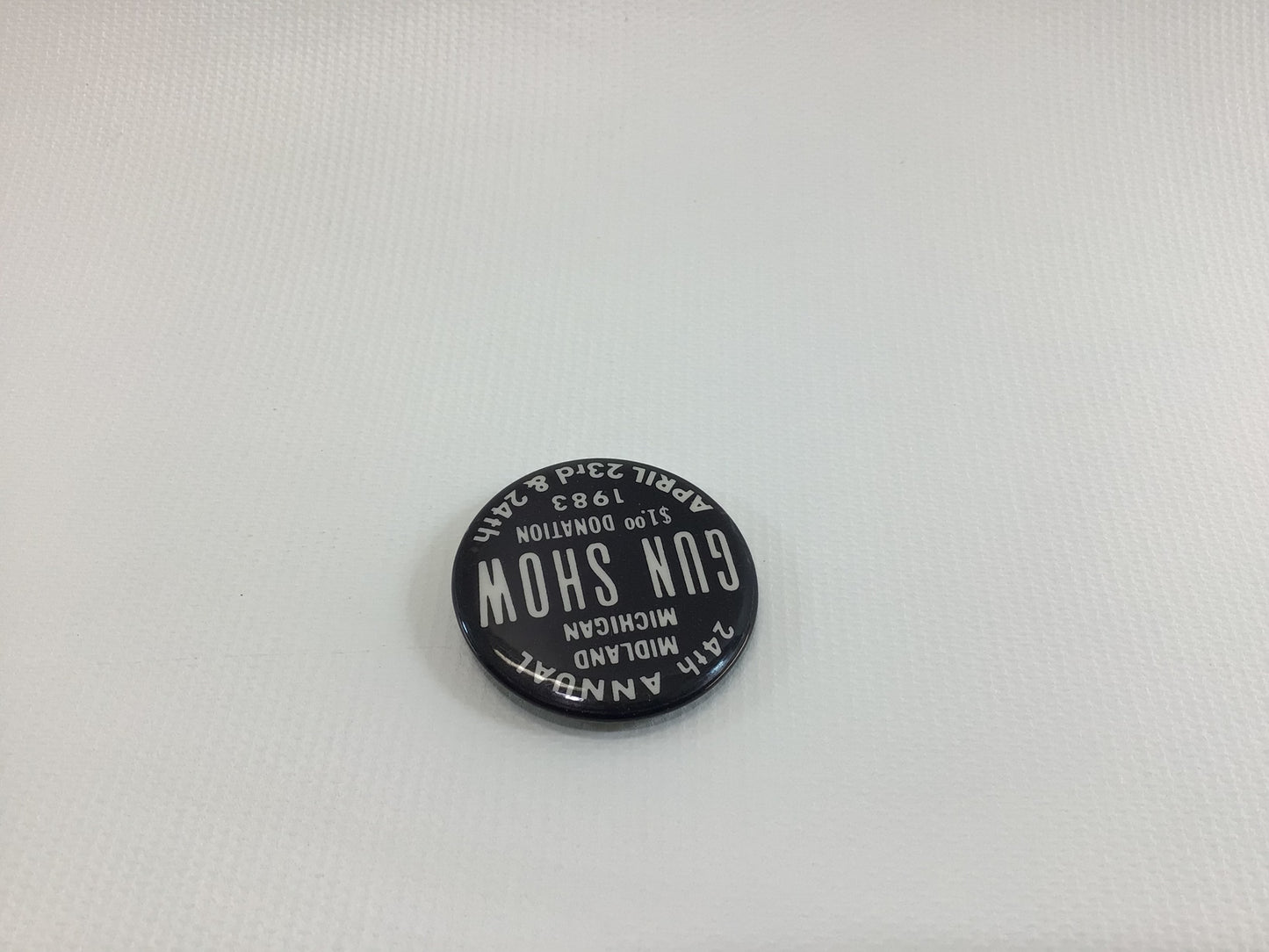 1983 Gun Show Pinback Button Vintage Hat Lapel Pin 24th Annual Midland Michigan Made in USA