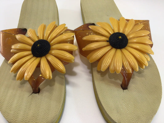 Retro Yellow Daisy Flip Flop Shoes Town Fair Ladies Vintage 60s Women's Fashion Made in Japan