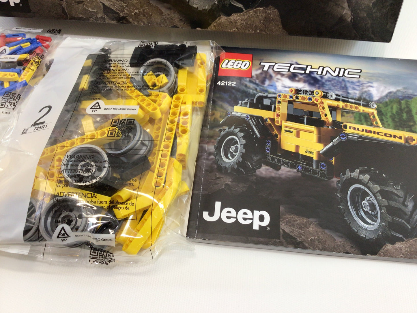 LEGO Technic 42122 Jeep Rubicon 665 Pc Off Road Building Construction Toy