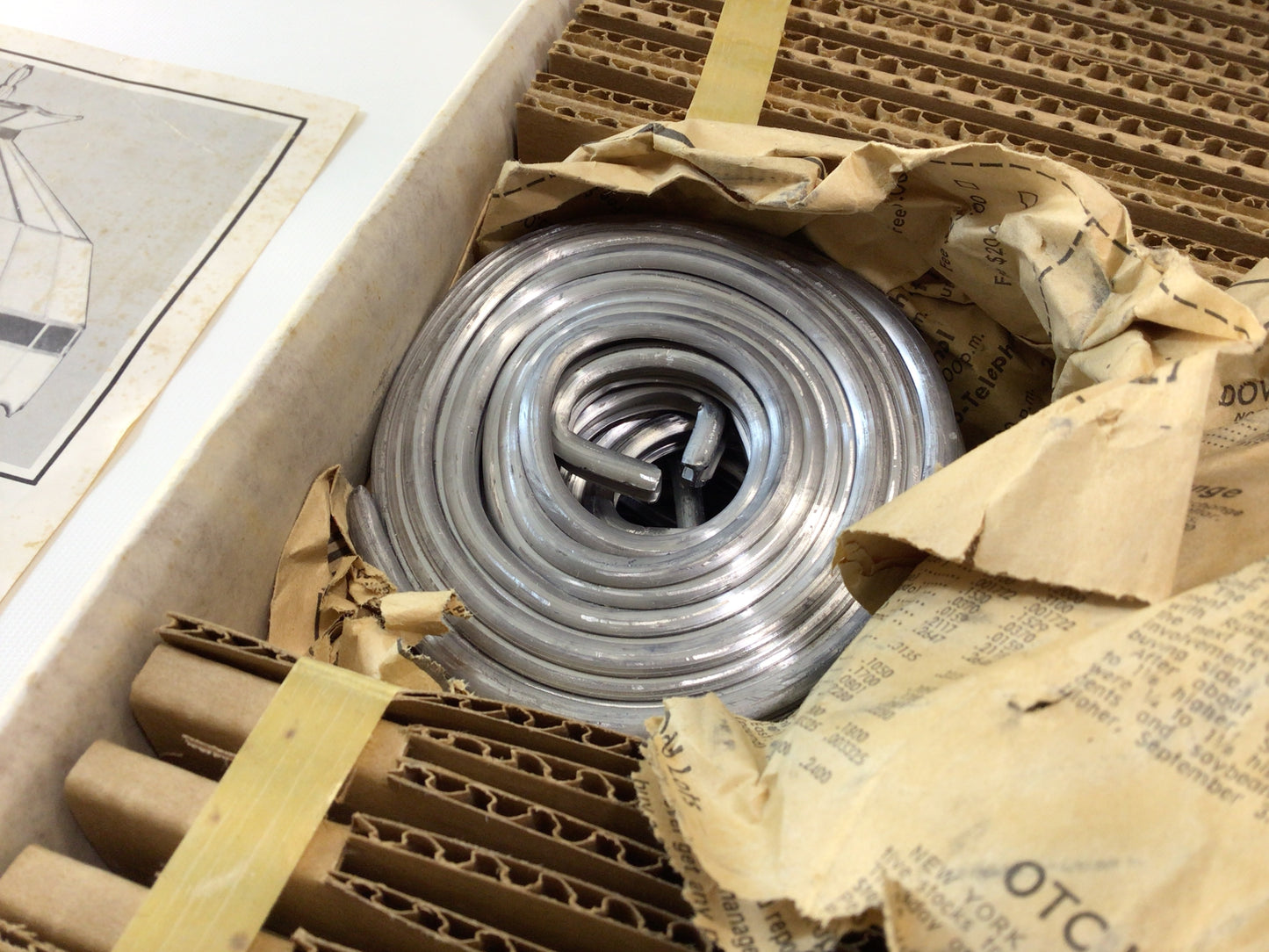 New Royal Piccadilly Hanging Lamp Kit American Handicrafts Tiffany Style Cathedral Glass DIY Home Decor 1971 Tandy Corp.