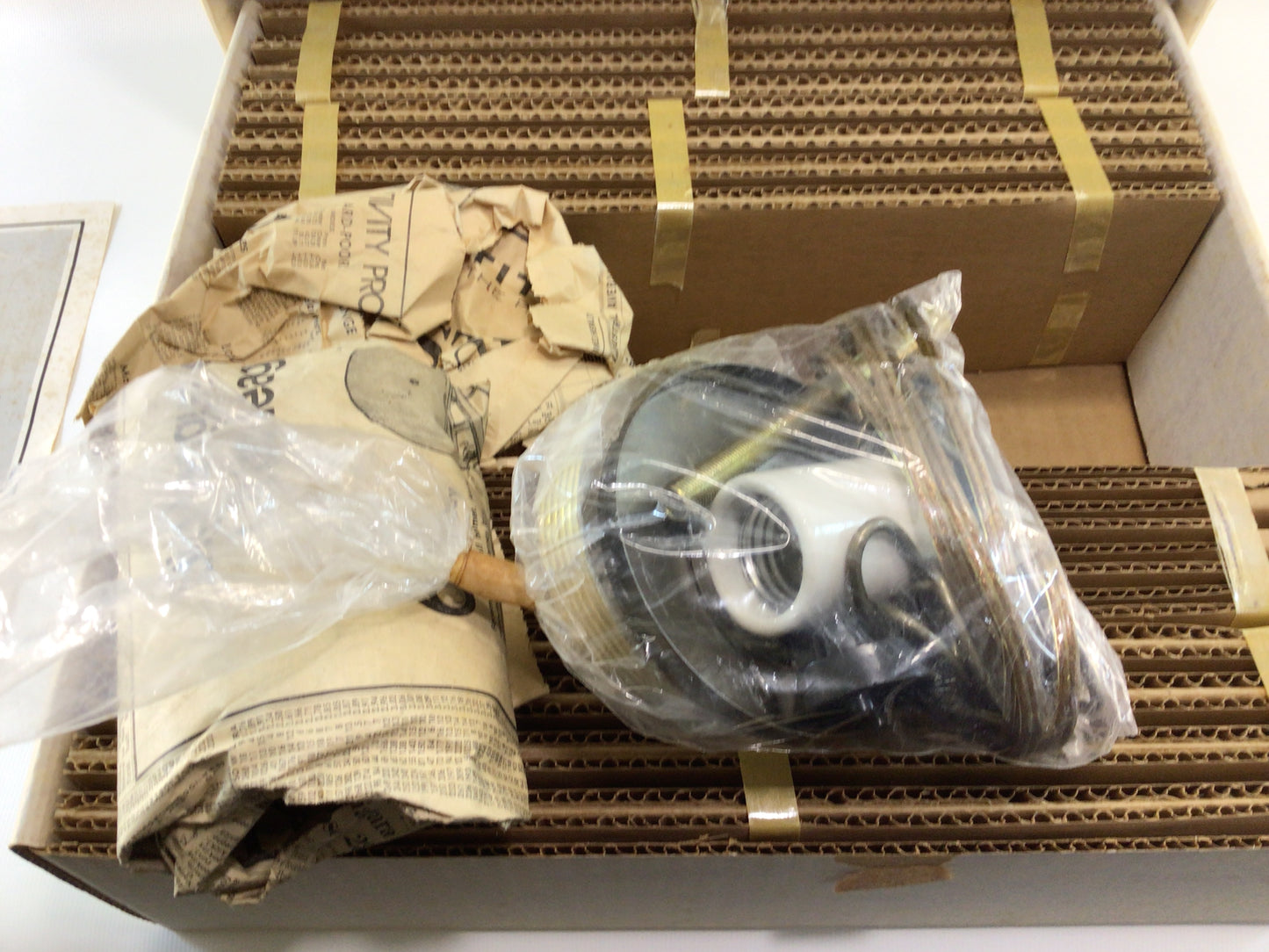 New Royal Piccadilly Hanging Lamp Kit American Handicrafts Tiffany Style Cathedral Glass DIY Home Decor 1971 Tandy Corp.