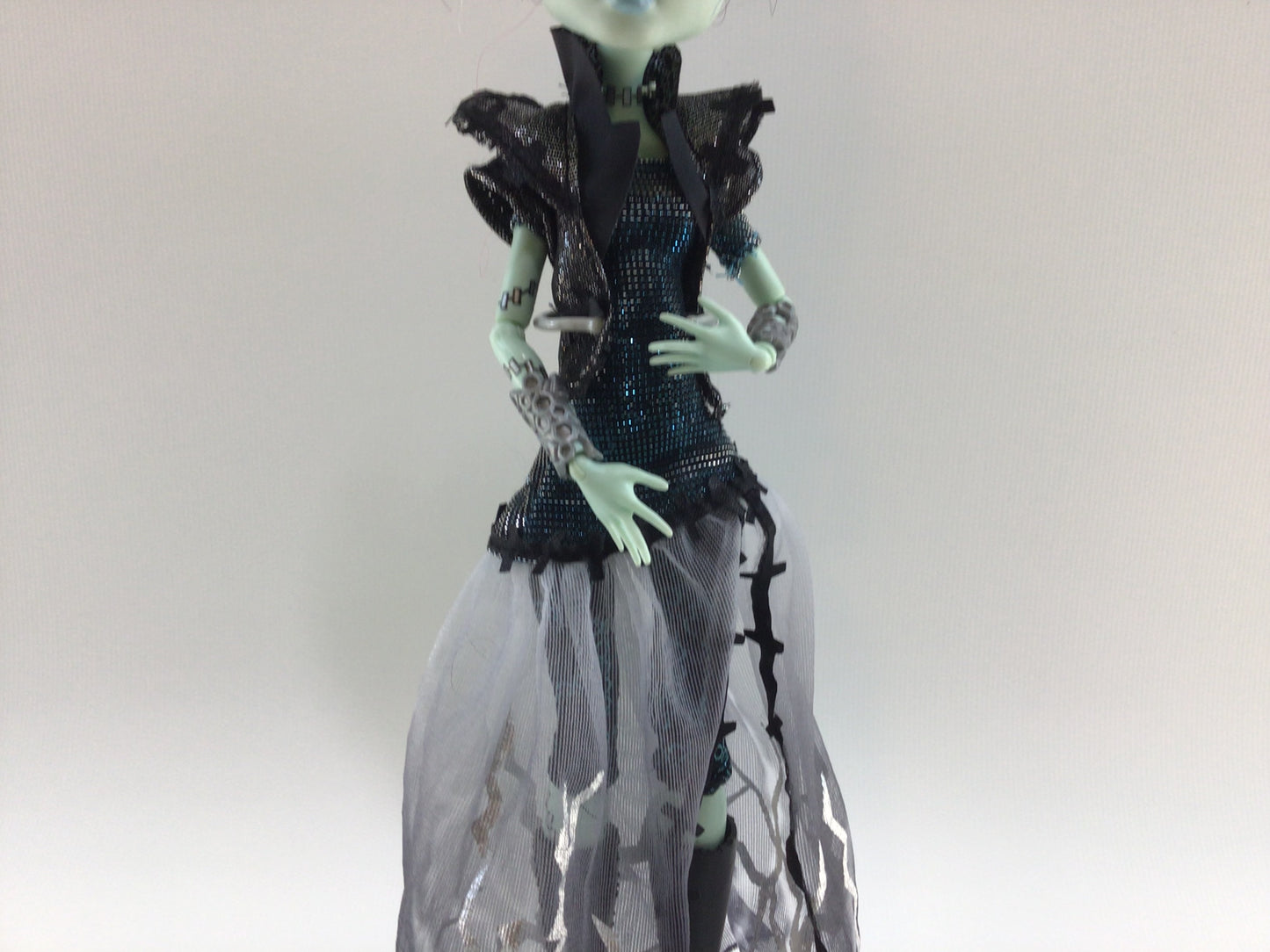 Monster High 2012 Frankie Stein Ghouls Rule Fashion Doll