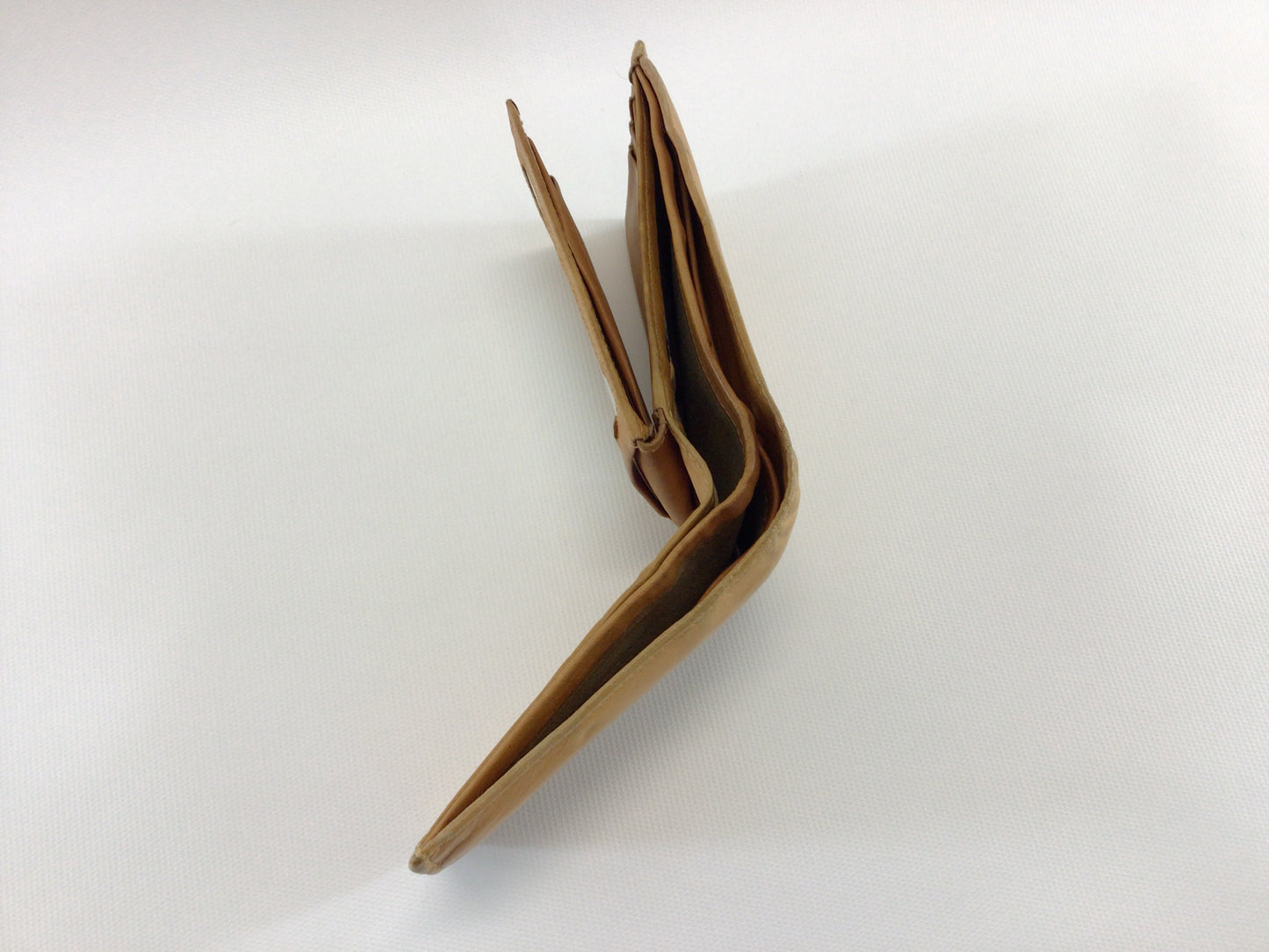 Vintage Tan Soft Leather Bi-Fold Billfold Wallet with 3 Money Compartments