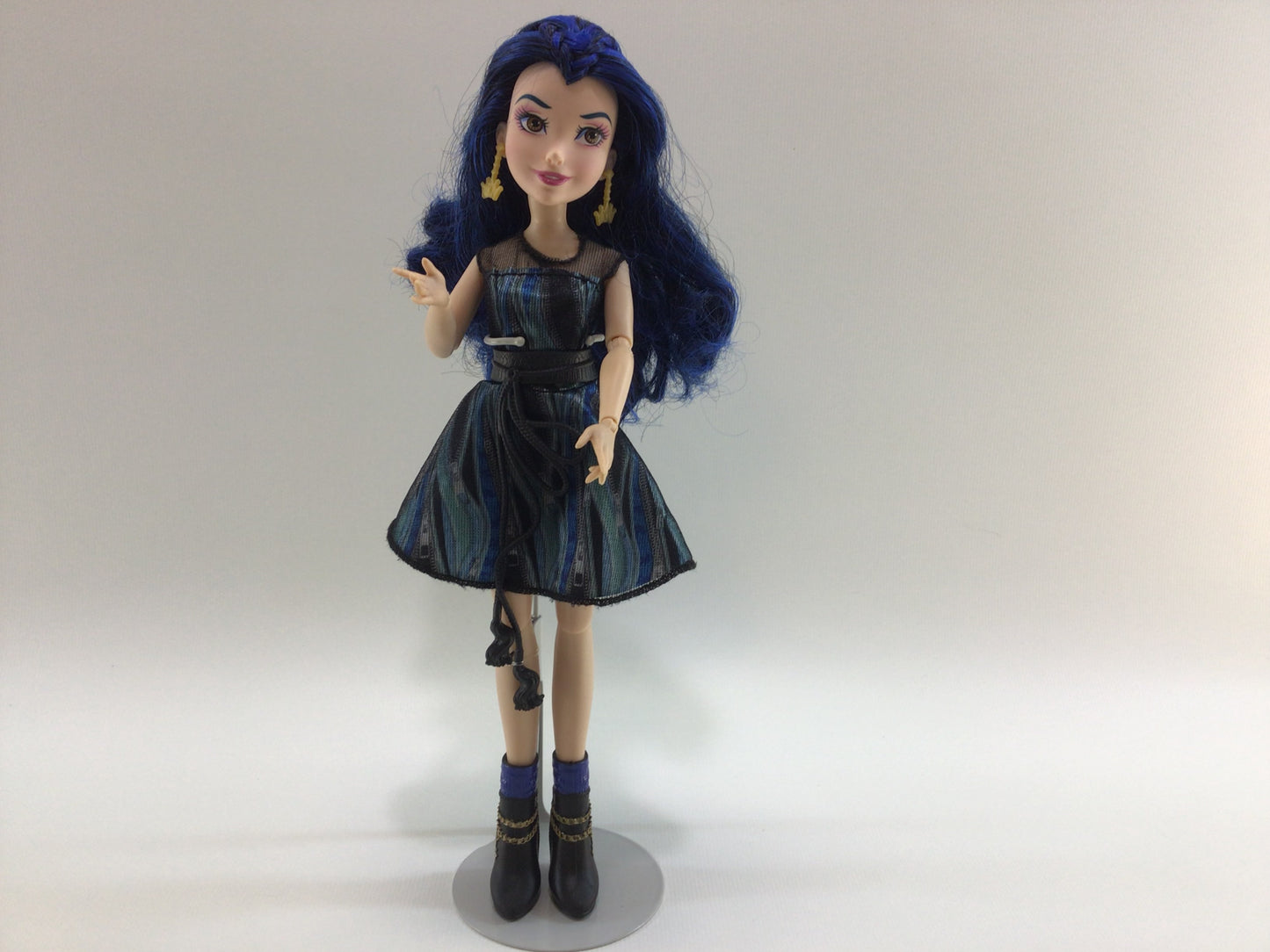 Disney 2014 Descendants of the Lost Isle Evie Fashion Doll