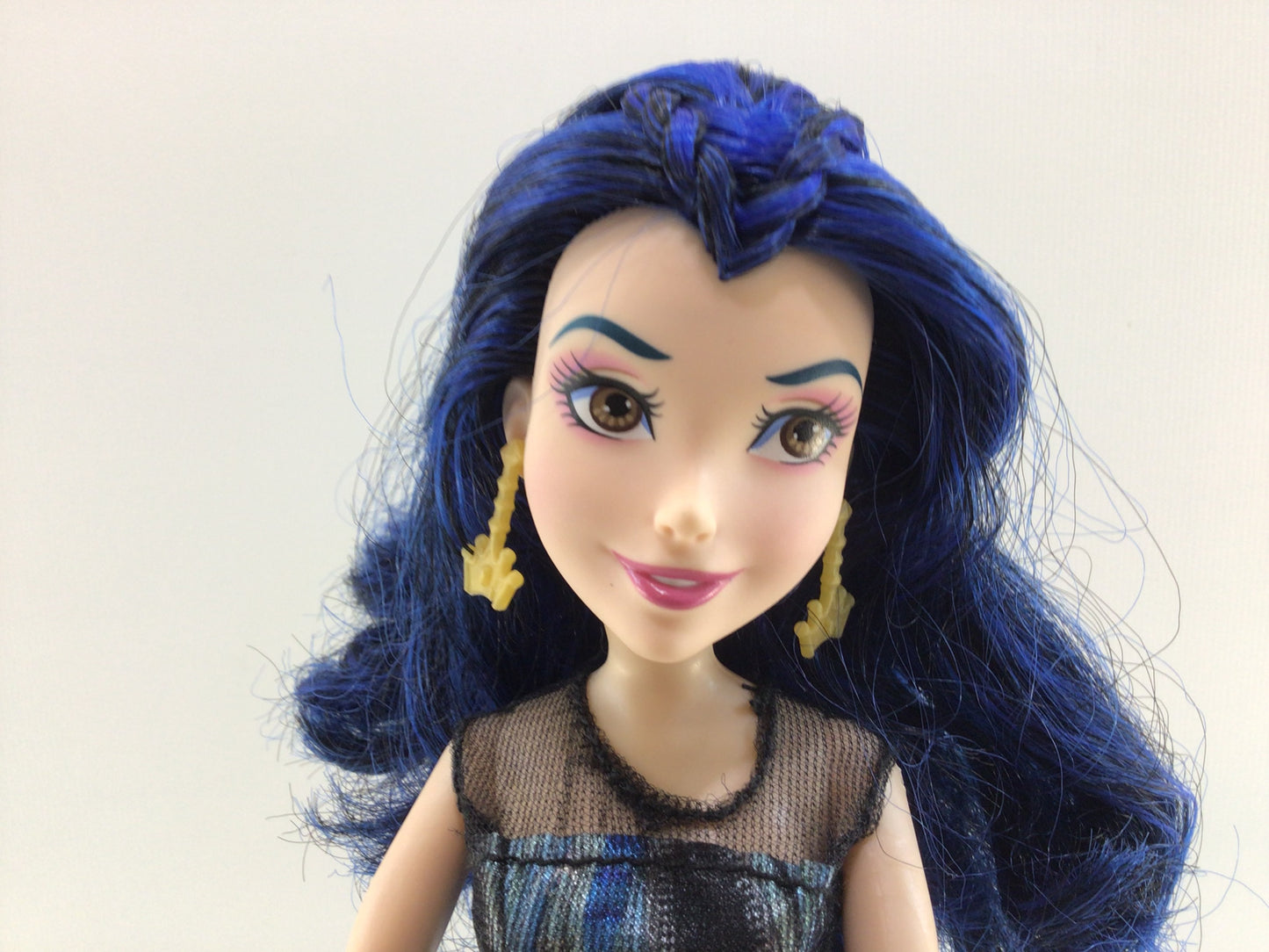 Disney 2014 Descendants of the Lost Isle Evie Fashion Doll