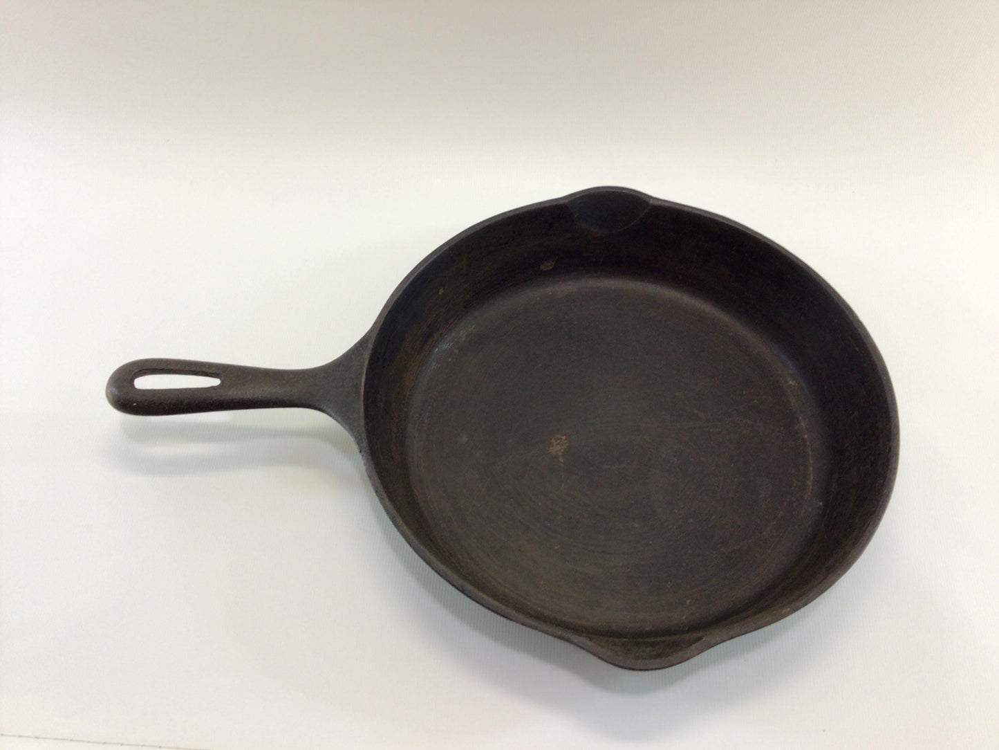 Cast Iron Skillet 10 3/4" A Vintage Country Kitchen Homestead Cookware