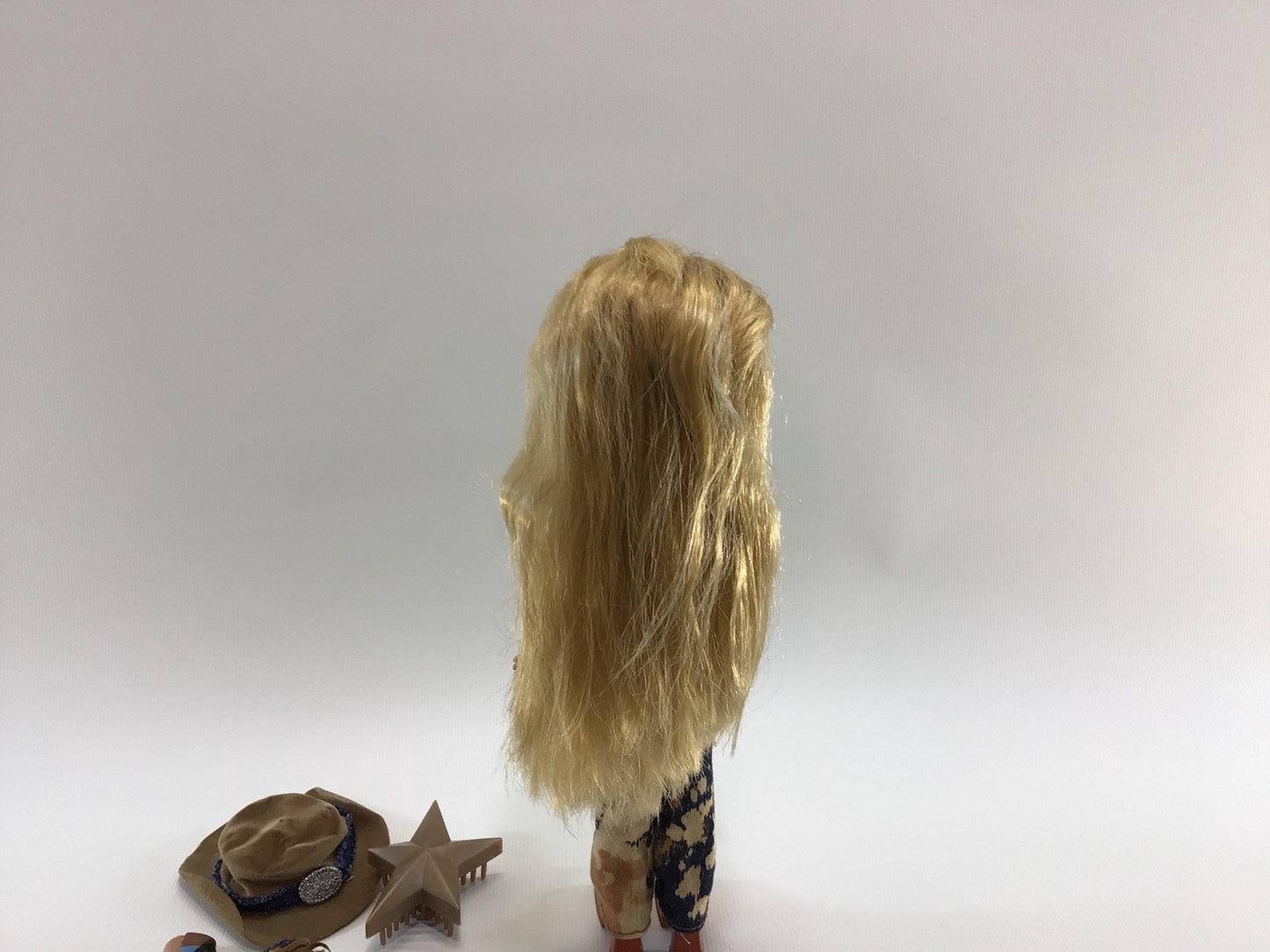 Bratz 2005 Wild Wild West Fianna 1st Edition Vintage MGA Fashion Doll with Incomplete Accessories