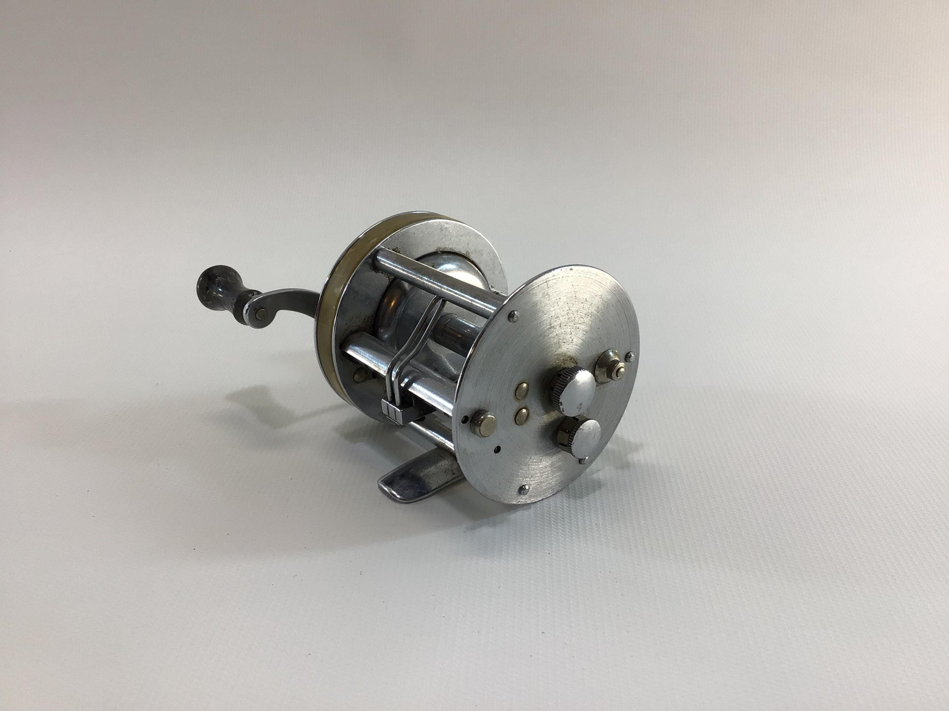 Shakespeare 1958 Triumph Model FJ Baitcasting Reel Fishing Tackle Vint – t42 Emporium Shakespeare 1958 Triumph Model FJ Baitcasting Reel Fishing Tackle Vint – t42 Emporium
