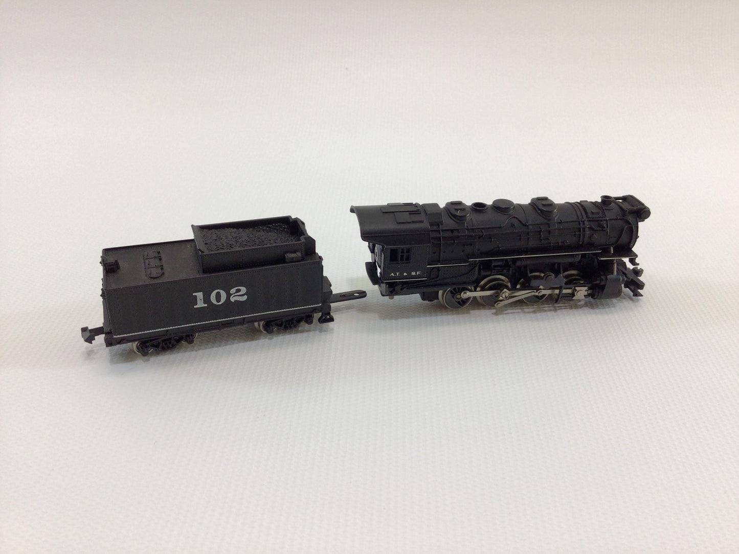 AT & SF Locomotive 10122 and Tender 102 Vintage Atlas N Scale Model Railroad Toy Train Engine