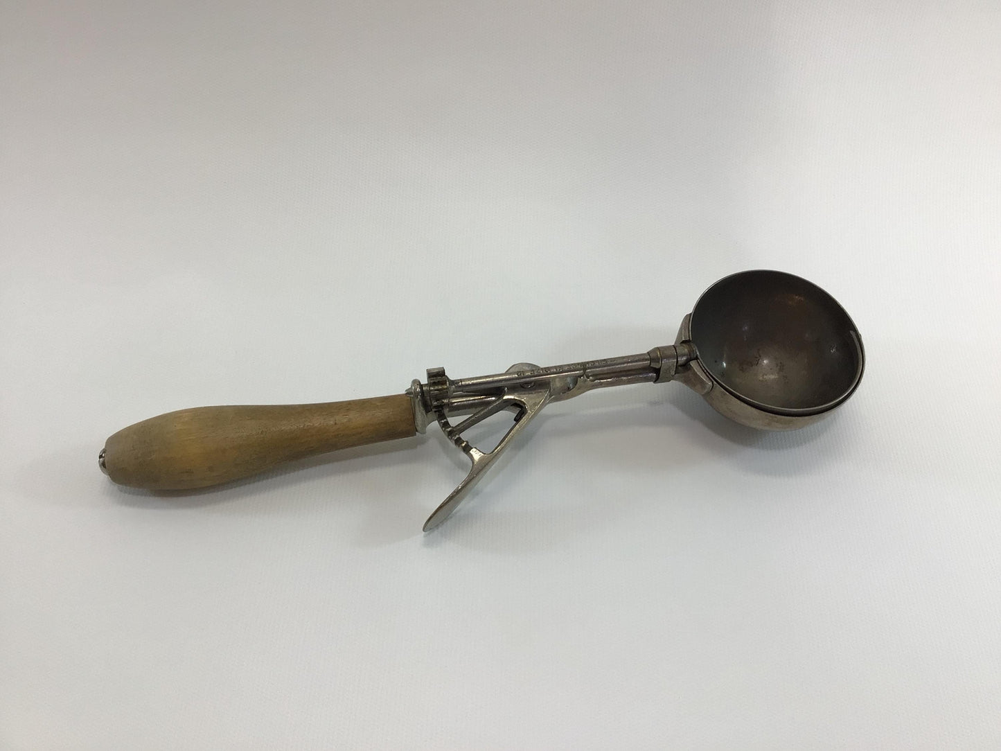 Gilchrist Ice Cream Scoop Model 31 Size 12 Antique Parlor Soda Fountain Kitchen Decor