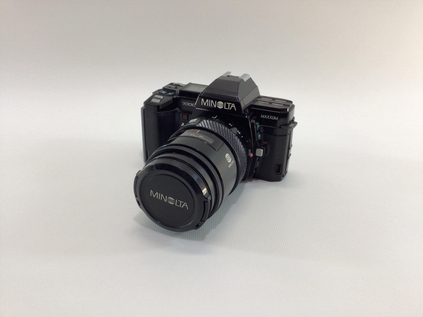 Minolta 7000 Maxxum 35mm Camera with 28-85mm AF Zoom Lens Vintage Photography Equipment - Untested