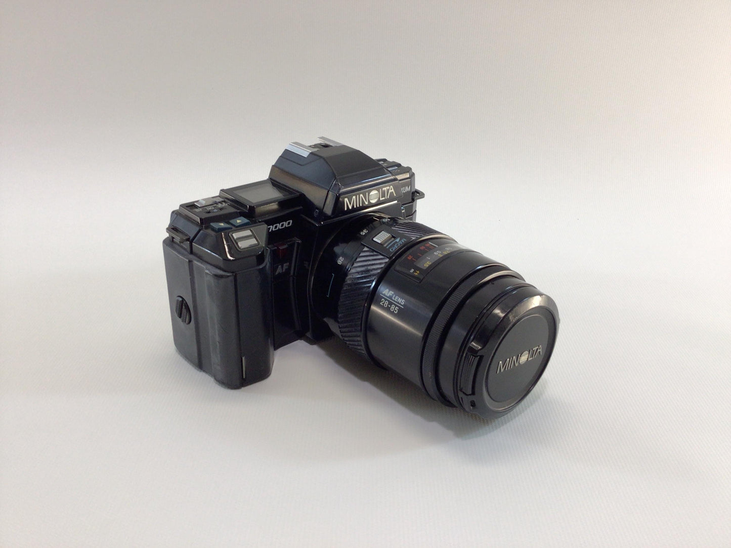 Minolta 7000 Maxxum 35mm Camera with 28-85mm AF Zoom Lens Vintage Photography Equipment - Untested