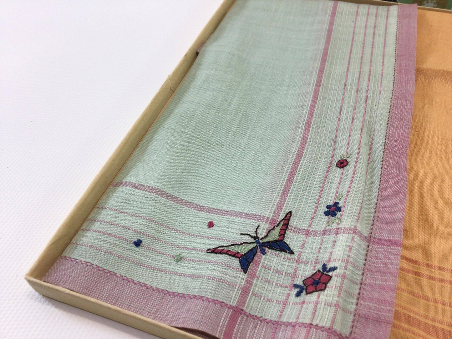 Embroidered Linen Vintage Ladies Handkerchiefs in Original Gift Box