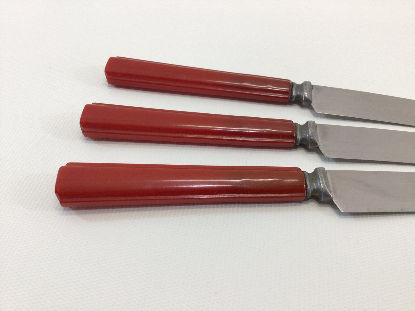Red Bakelite Handle Butter Knives 3 Vintage Quality Made Stainless Steel Flatware