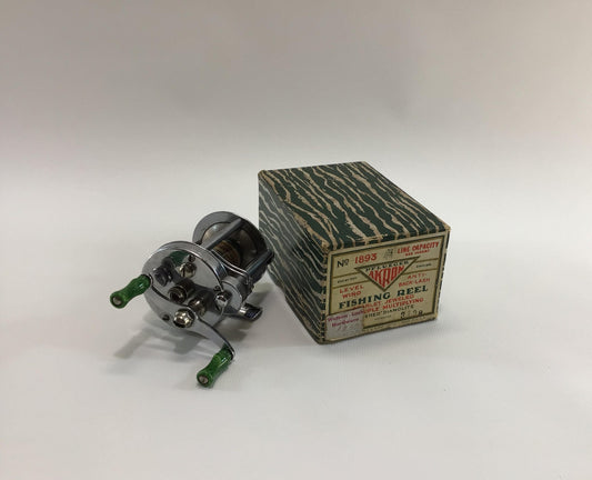 Pflueger Akron Model 1893 Baitcasting Reel Vintage Fishing Tackle Outdoor Sporting Equipment