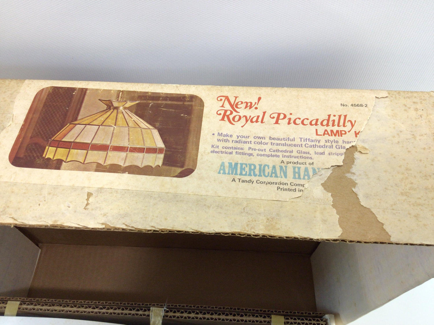 New Royal Piccadilly Hanging Lamp Kit American Handicrafts Tiffany Style Cathedral Glass DIY Home Decor 1971 Tandy Corp.