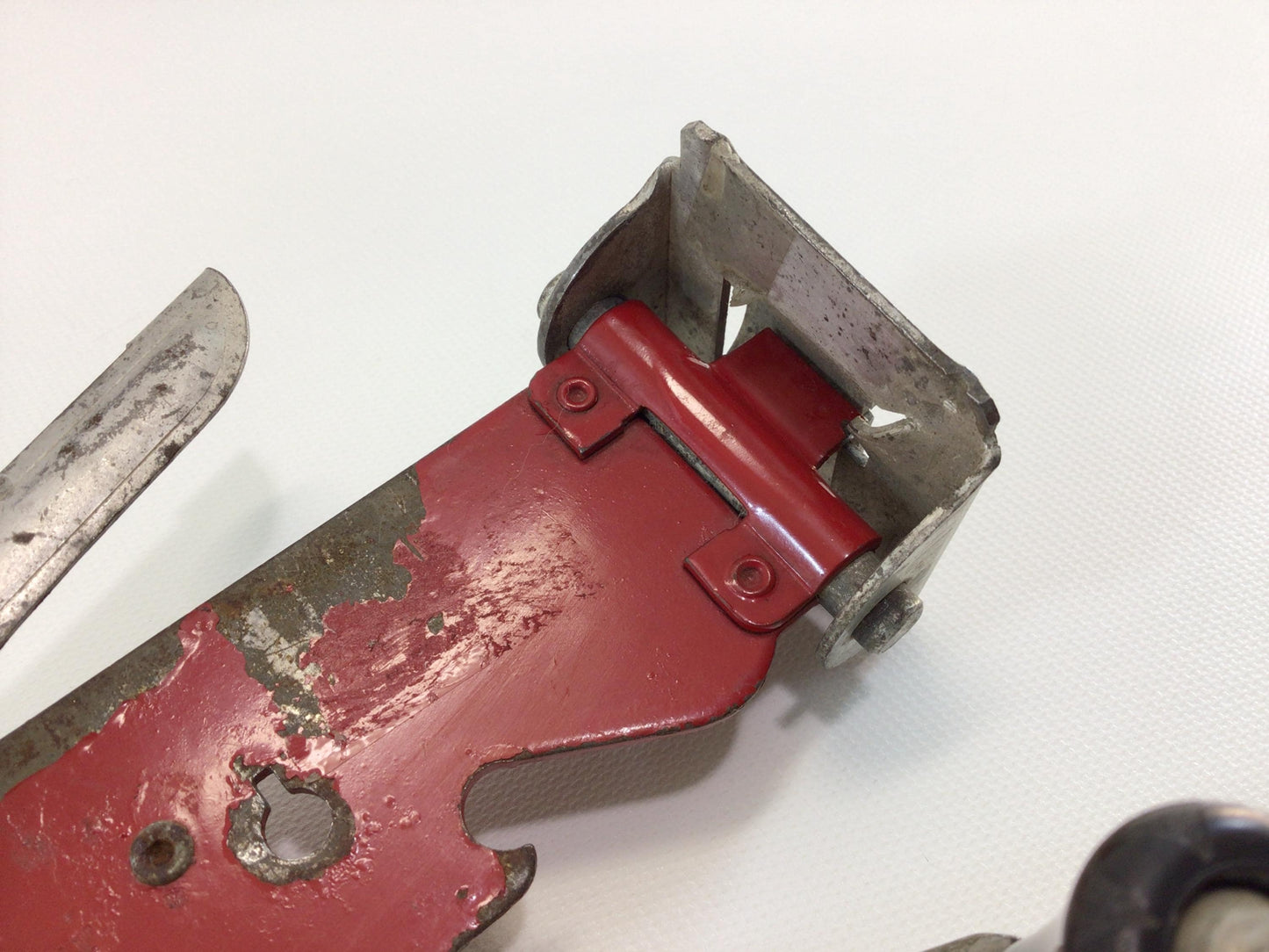 Red Dazey Speedo Can Opener No 64 Vintage Farmhouse Country Kitchen Wall Mount Hand Tool Utensil