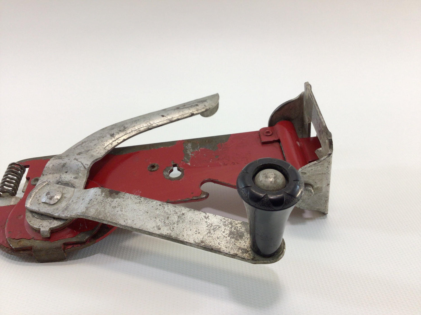 Red Dazey Speedo Can Opener No 64 Vintage Farmhouse Country Kitchen Wall Mount Hand Tool Utensil