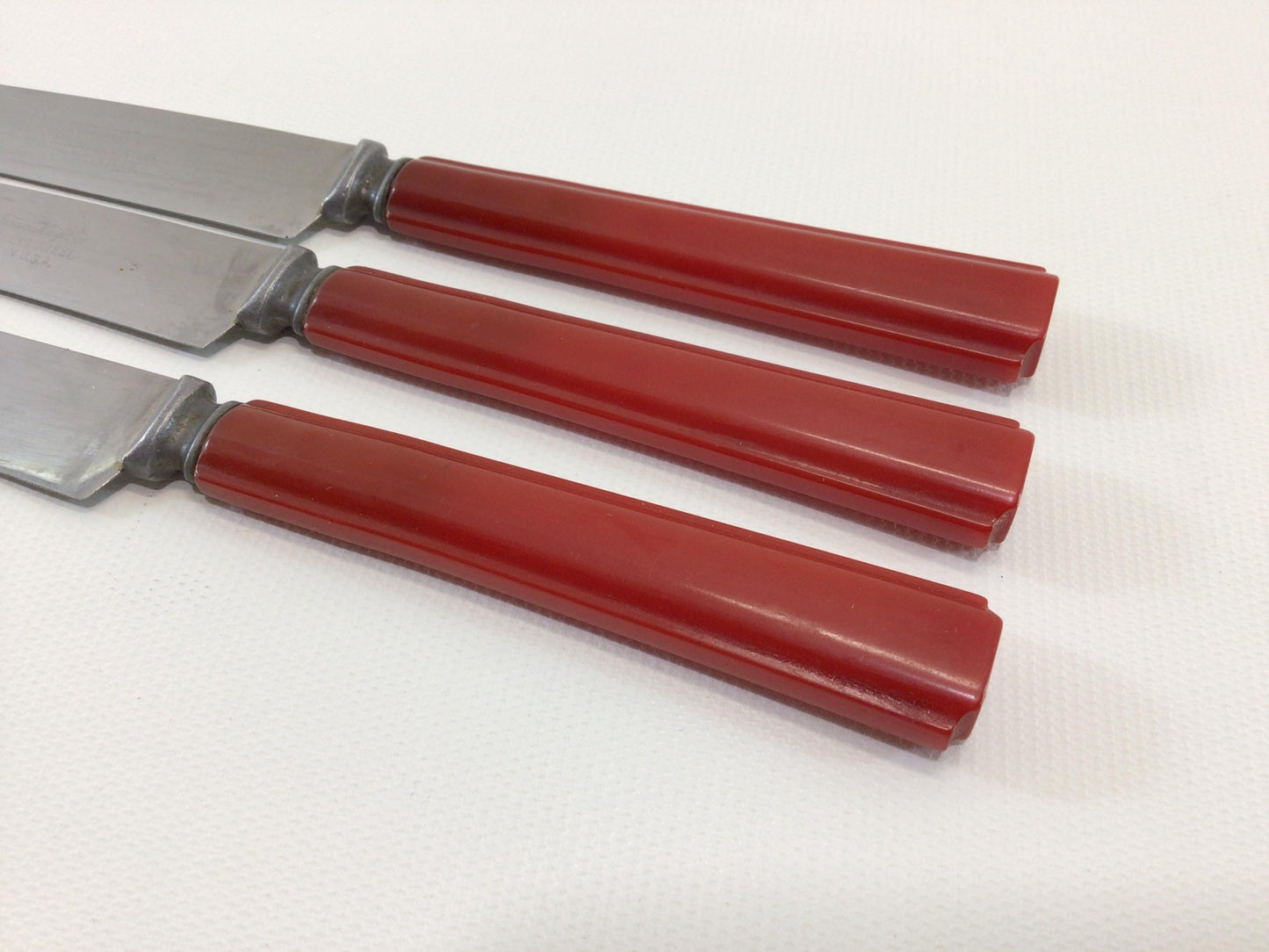 Red Bakelite Handle Butter Knives 3 Vintage Quality Made Stainless Steel Flatware