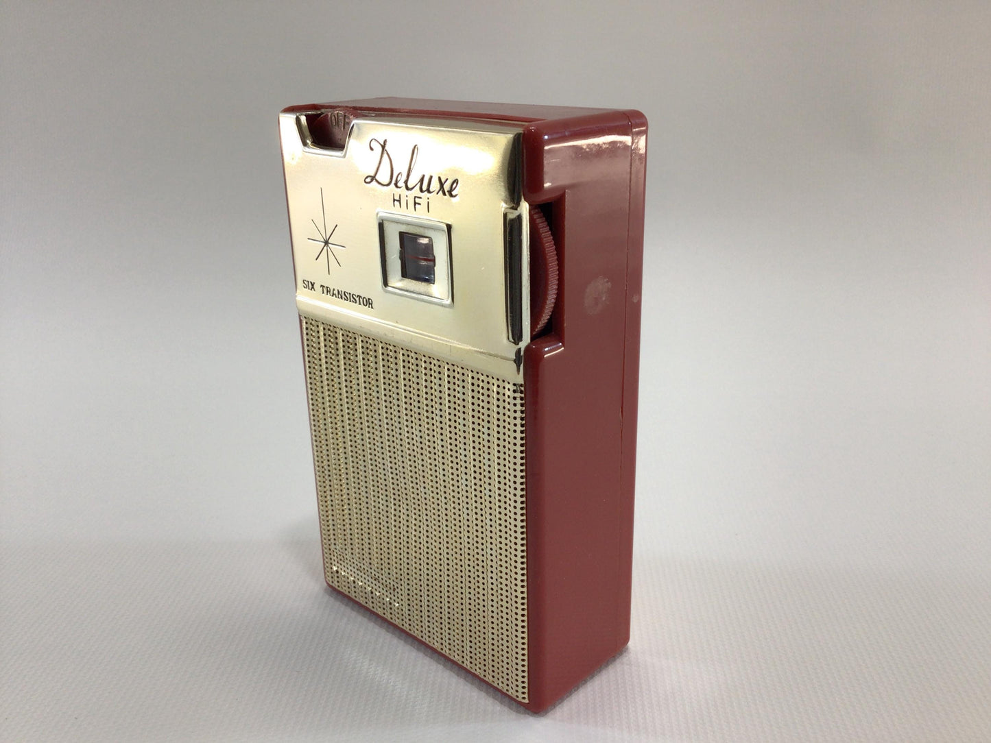 Vintage 6 Transistor Pocket AM Radio Valiant Deluxe HiFi Model TR-682 Analog Audio Electronics - Nonworking Parts Repair Display