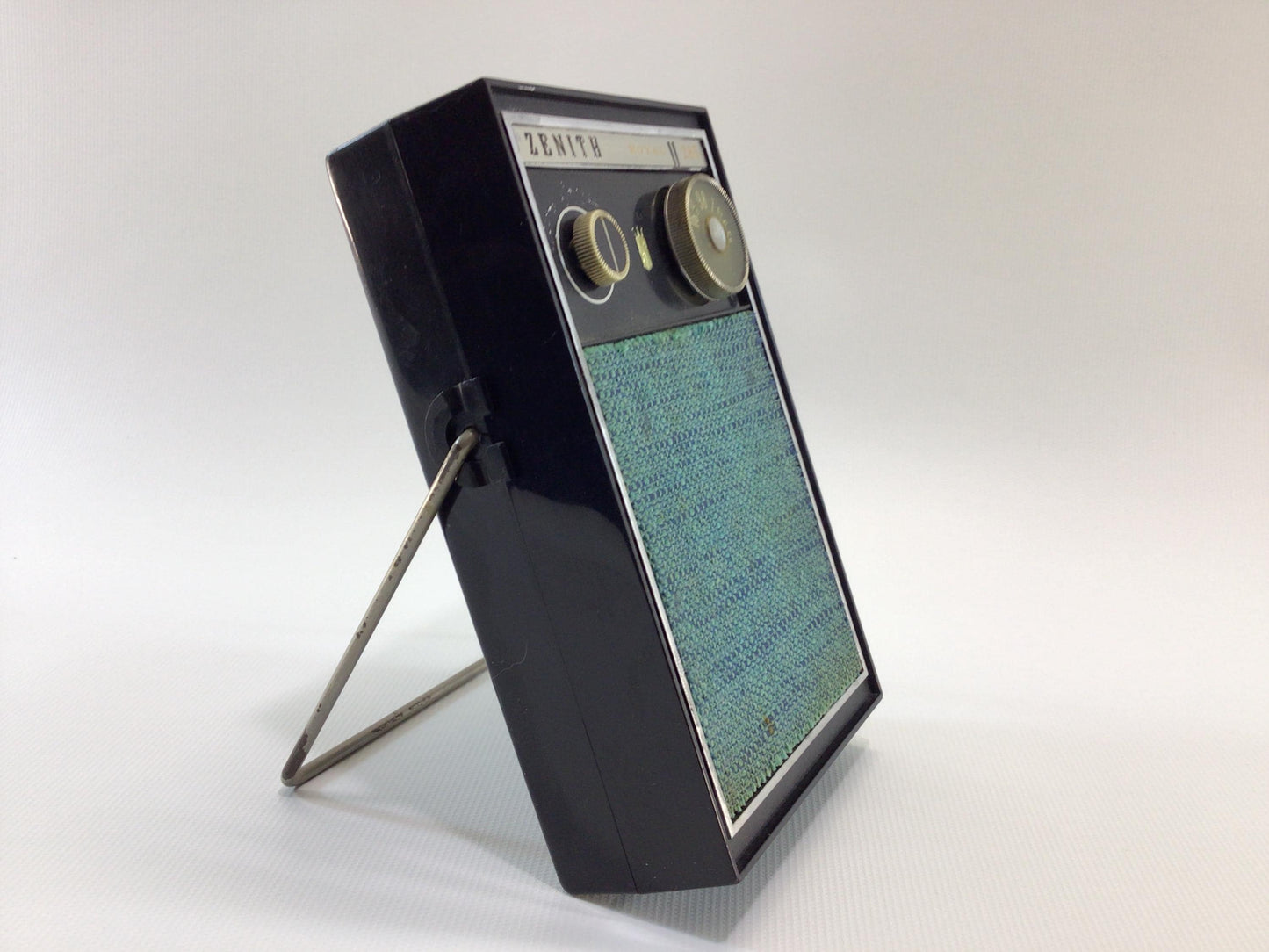 Zenith Royal 285-Y 8 Transistor MW Radio Vintage Analog Audio Electronics - Nonworking Parts Repair Display