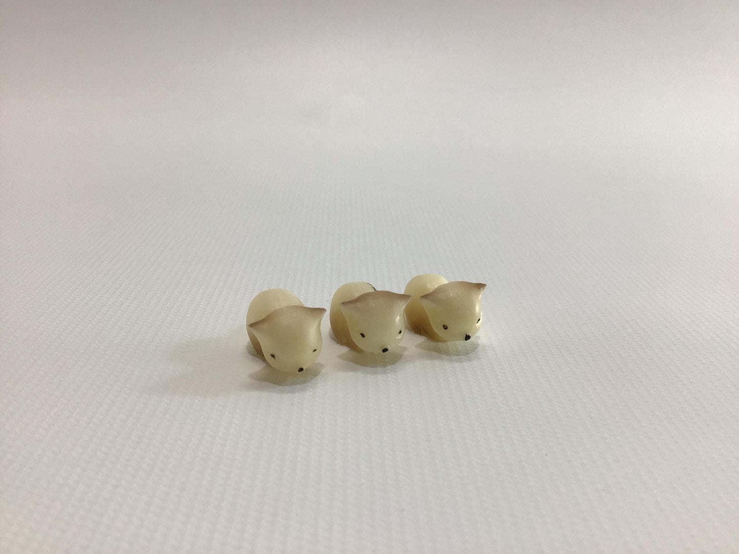 Vintage Miniature Resin Kitten Figurines Dollhouse Display Assemblage Arts and Crafts Pieces