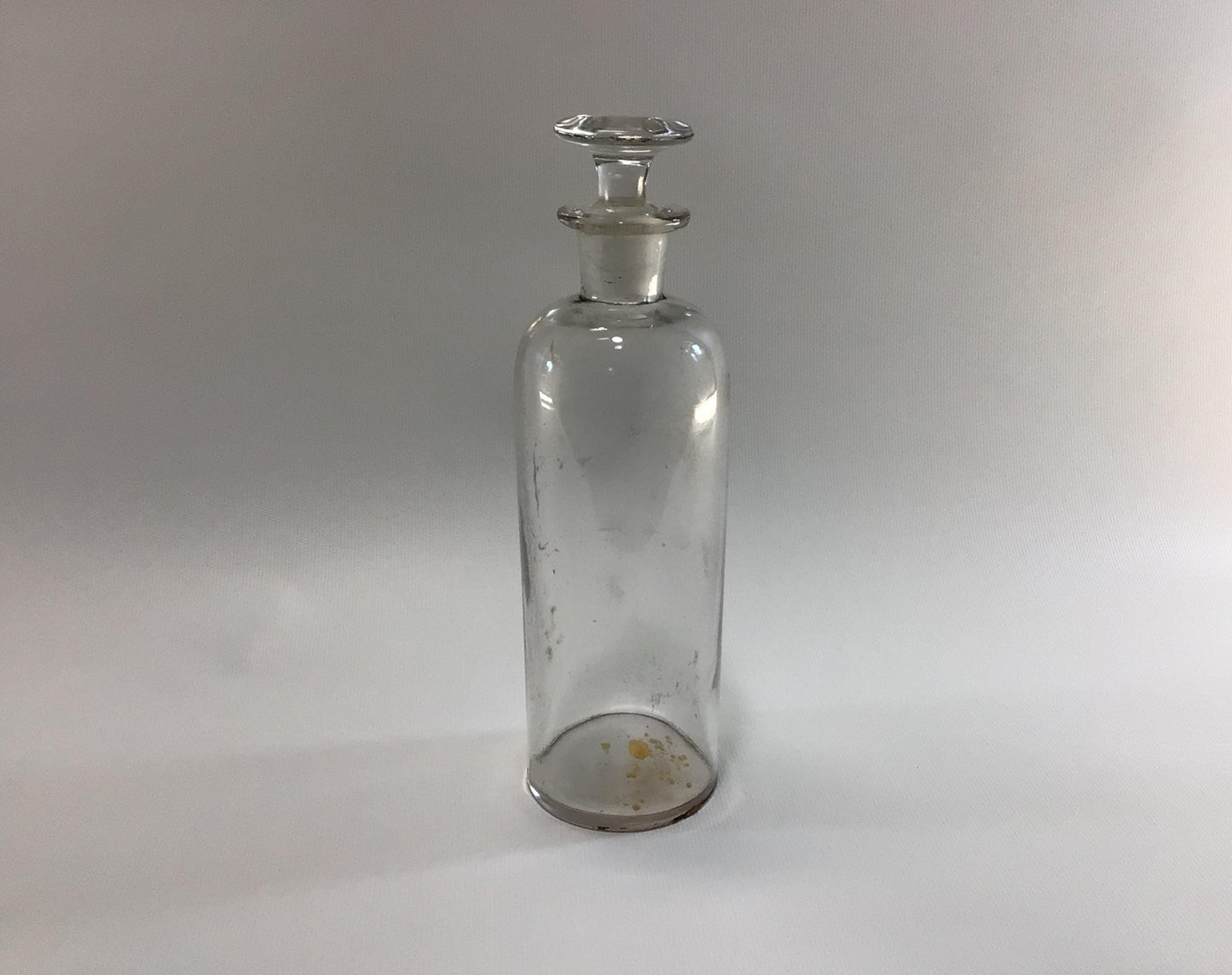 Antique Clear Glass Ground Stopper Apothecary Medicine Bottle