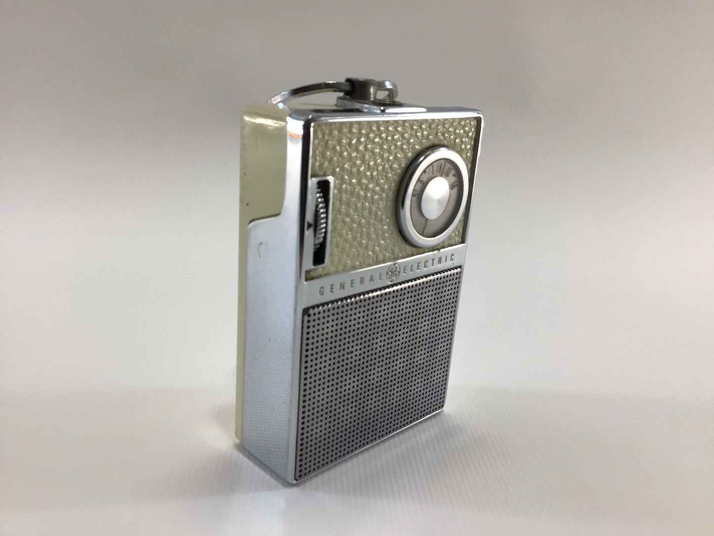 Vintage 6 Transistor Pocket AM Radio GE General Electric Model P-851C Analog Audio Electronics - Nonworking Parts Repair Display
