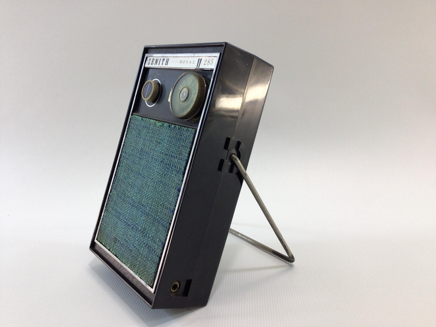 Zenith Royal 285-Y 8 Transistor MW Radio Vintage Analog Audio Electronics - Nonworking Parts Repair Display