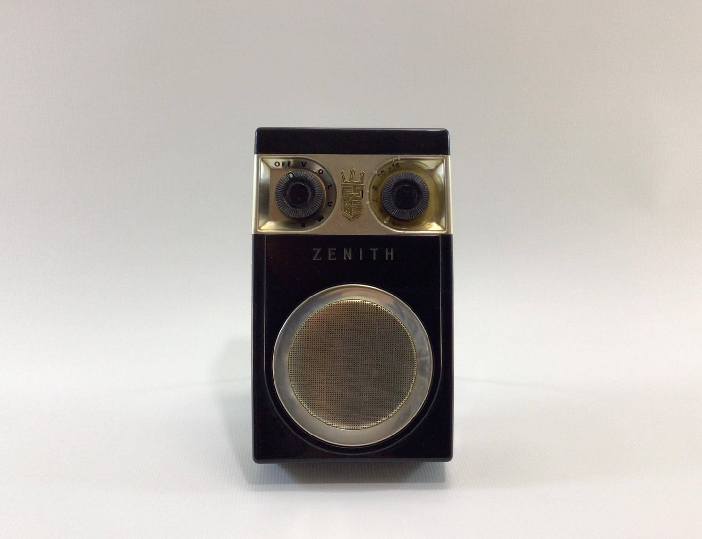 Zenith Royal 500 7 Transistor MW Radio Vintage Analog Audio Electronics - Nonworking Parts Repair Display