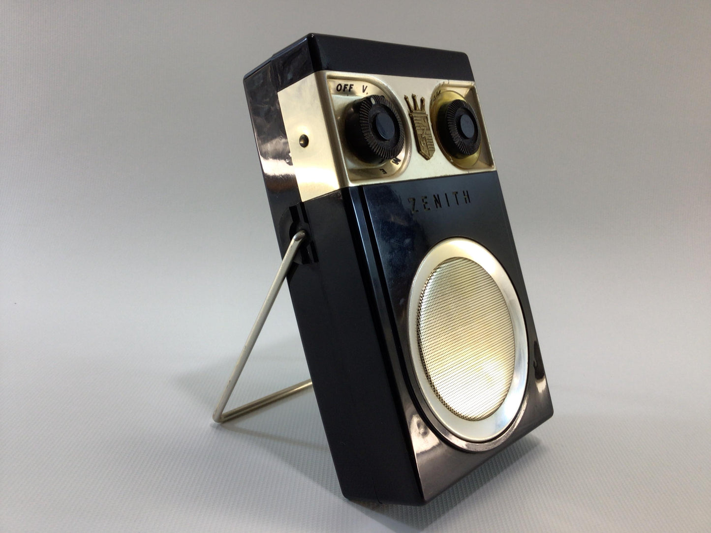 Zenith Royal 500 7 Transistor MW Radio Vintage Analog Audio Electronics - Nonworking Parts Repair Display