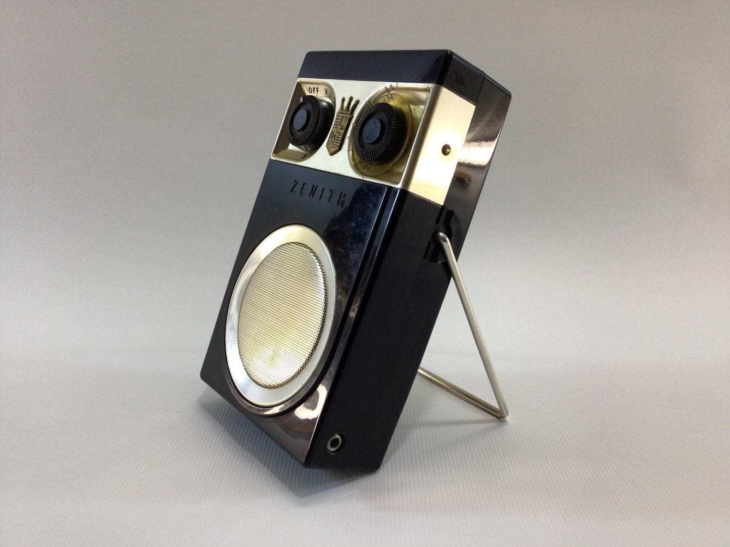 Zenith Royal 500 7 Transistor MW Radio Vintage Analog Audio Electronics - Nonworking Parts Repair Display