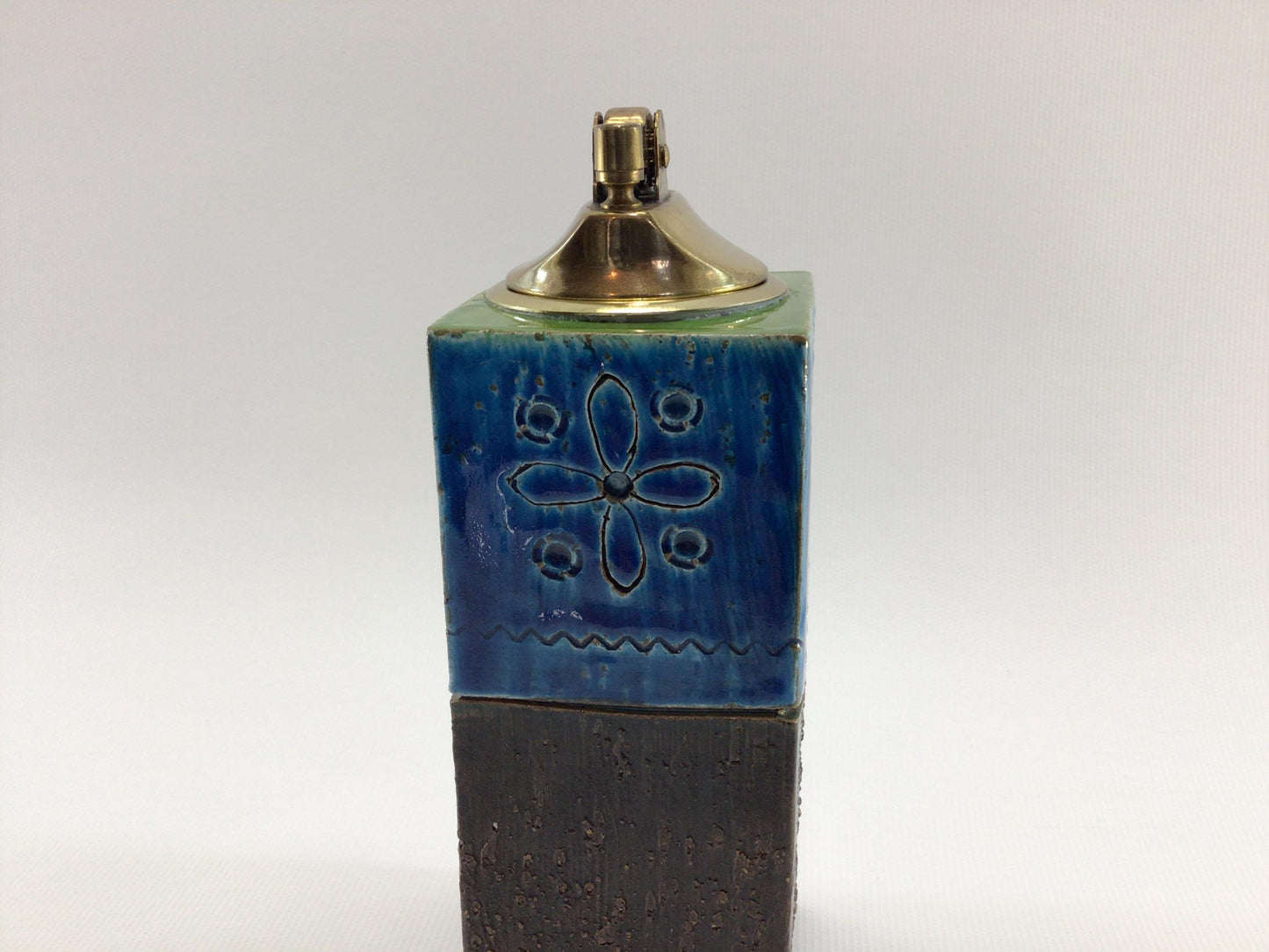 Mid Century Flower Power Table Lighter Made in Italy Ceramic Rosenthal Netter Home Decor