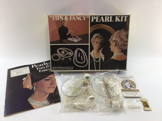 Pearl Necklace Kit Fun & Fancy Retro 70's Fashion Vintage Costume Jewelry Craft Box