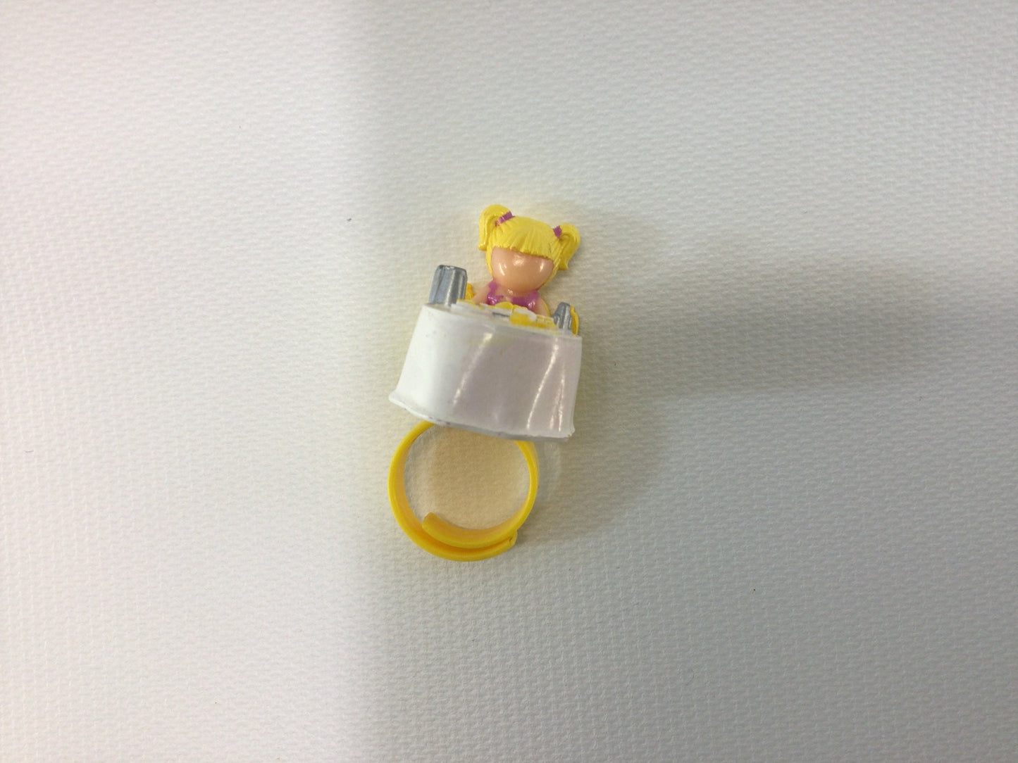 Bluebird Polly Pocket 1989 Tiny Tina's Dinner Time Ring