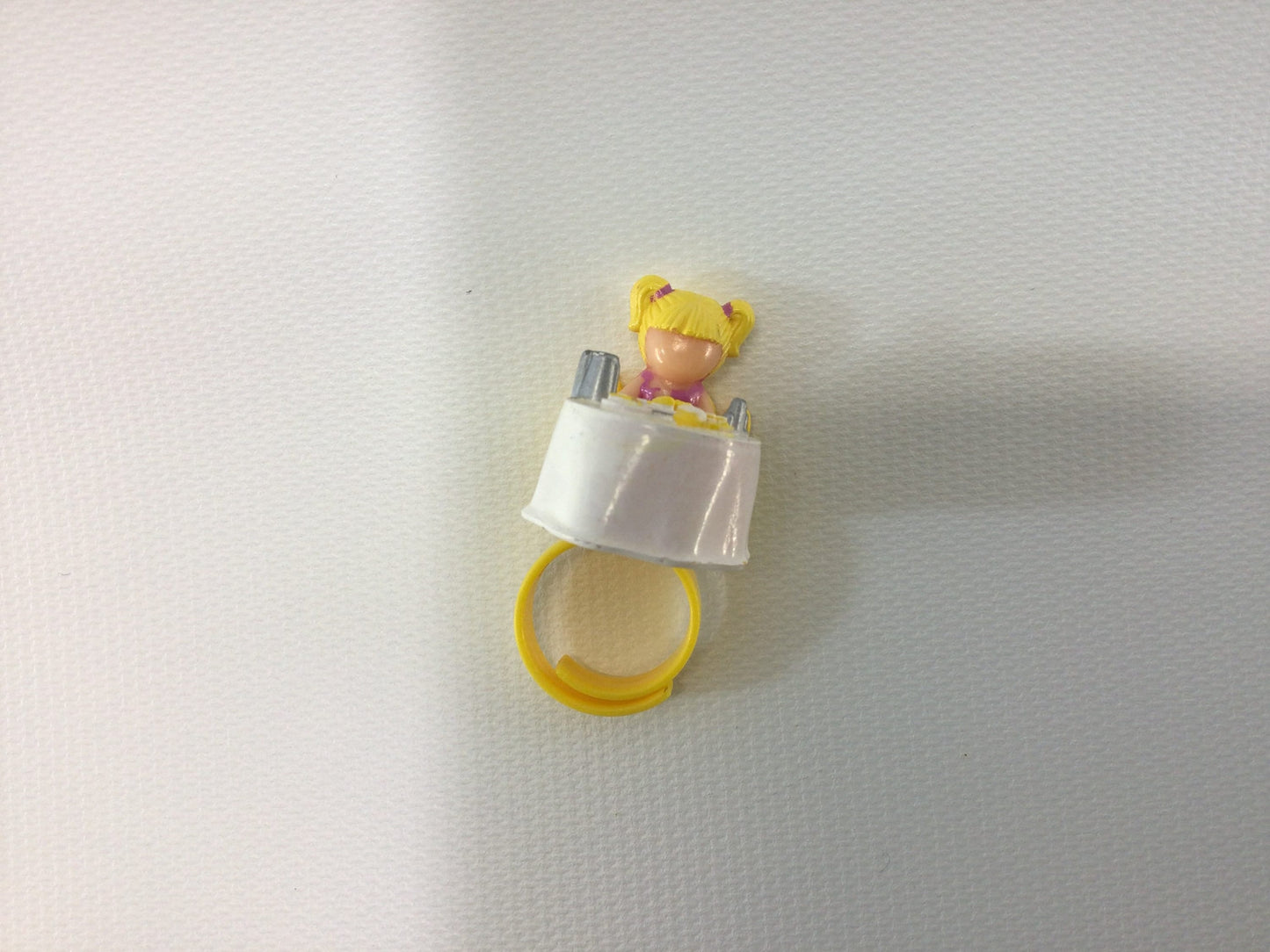 Bluebird Polly Pocket 1989 Tiny Tina's Dinner Time Ring