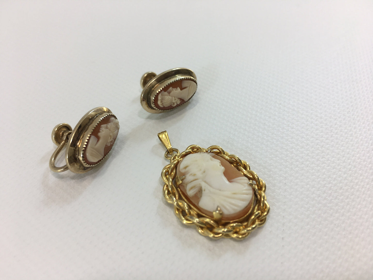 Cameo Pendant and Earrings Gold Tone Vintage Jewelry Set