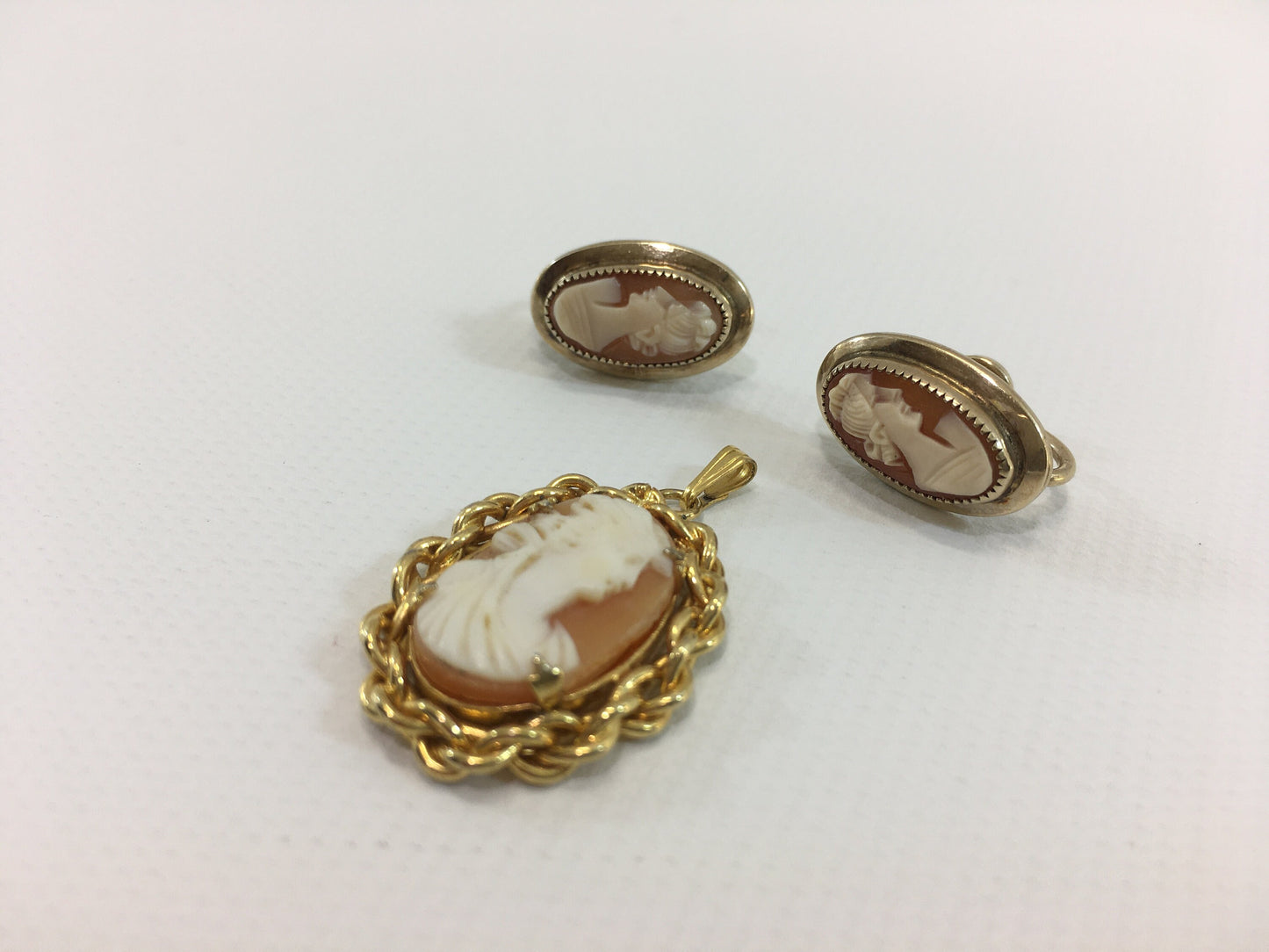 Cameo Pendant and Earrings Gold Tone Vintage Jewelry Set