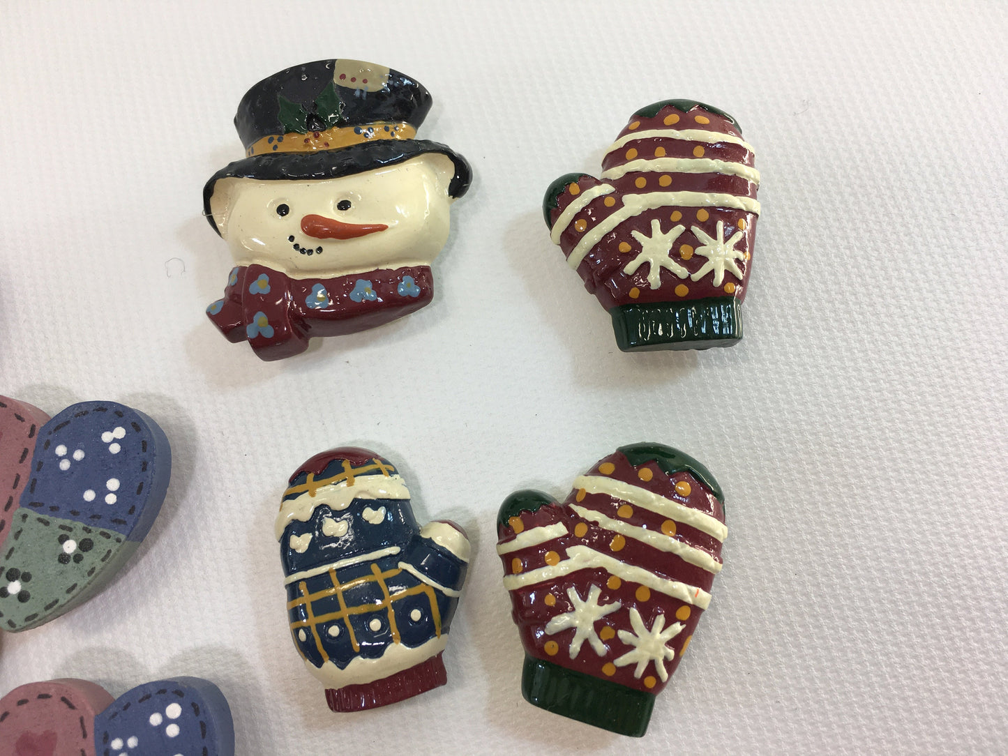 Holiday Button Covers Country Christmas Resin Snowman Mittens and Patchwork Quilt Wooden Hearts Retro Vintage Fashion Accessories