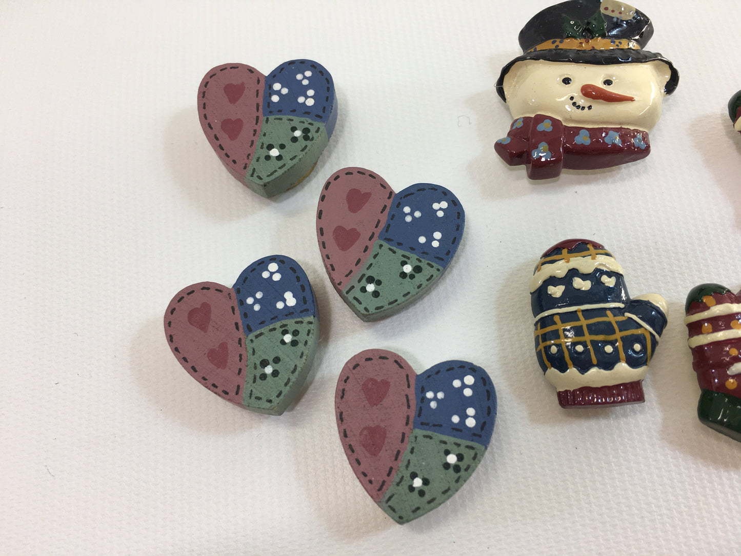 Holiday Button Covers Country Christmas Resin Snowman Mittens and Patchwork Quilt Wooden Hearts Retro Vintage Fashion Accessories