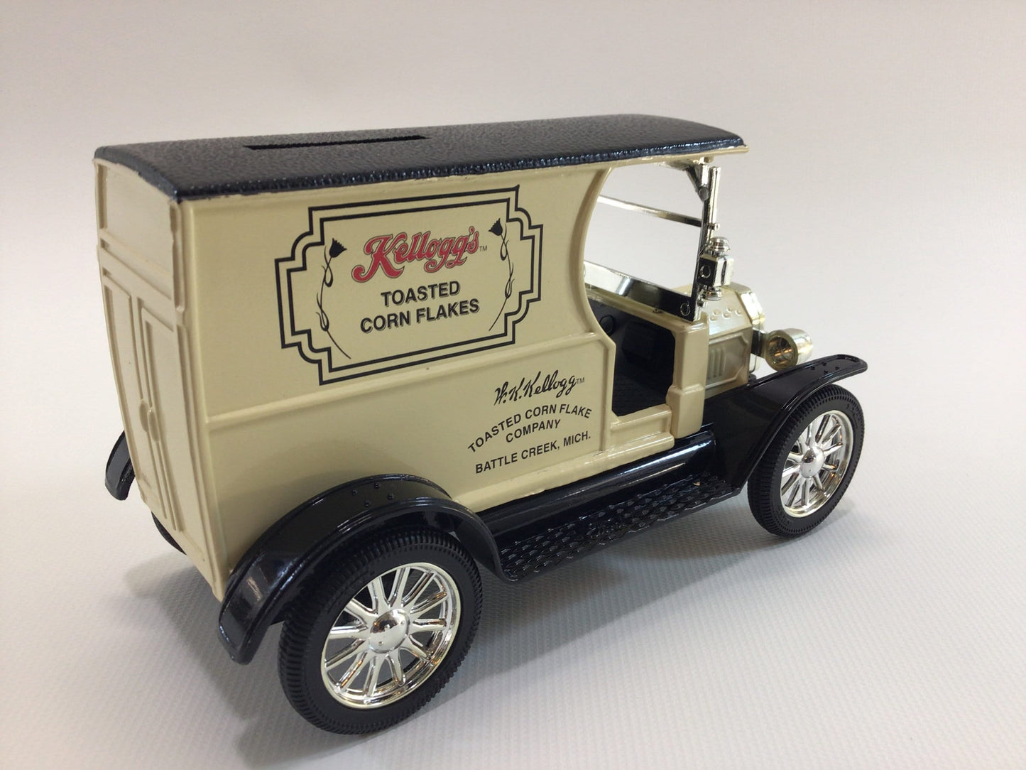 Ertl 1912 Ford Open Front Panel Side  1/25  Scale Diecast Model Coin Bank Kellogg's Corn Flakes Advertising