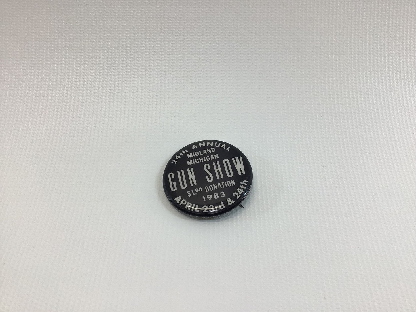 1983 Gun Show Pinback Button Vintage Hat Lapel Pin 24th Annual Midland Michigan Made in USA