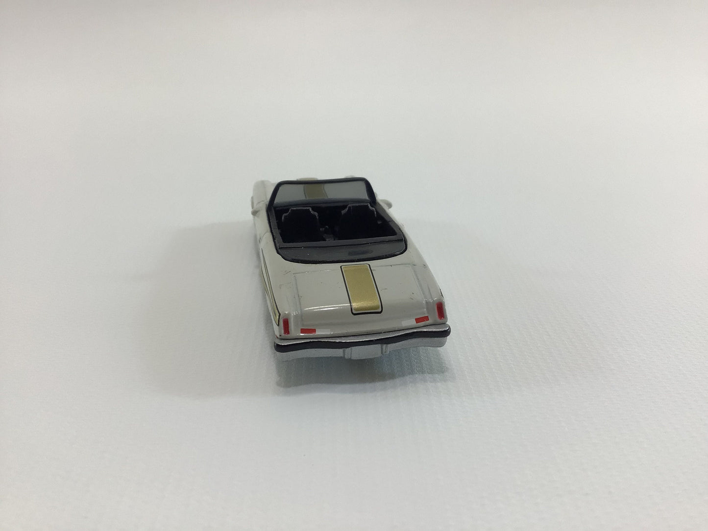 Johnny Lightning 1974 Hurst Oldsmobile Indianapolis 500 Pace Car 1999 Playing Mantis No 463 Diecast 1/64 Scale Toy Vehicle