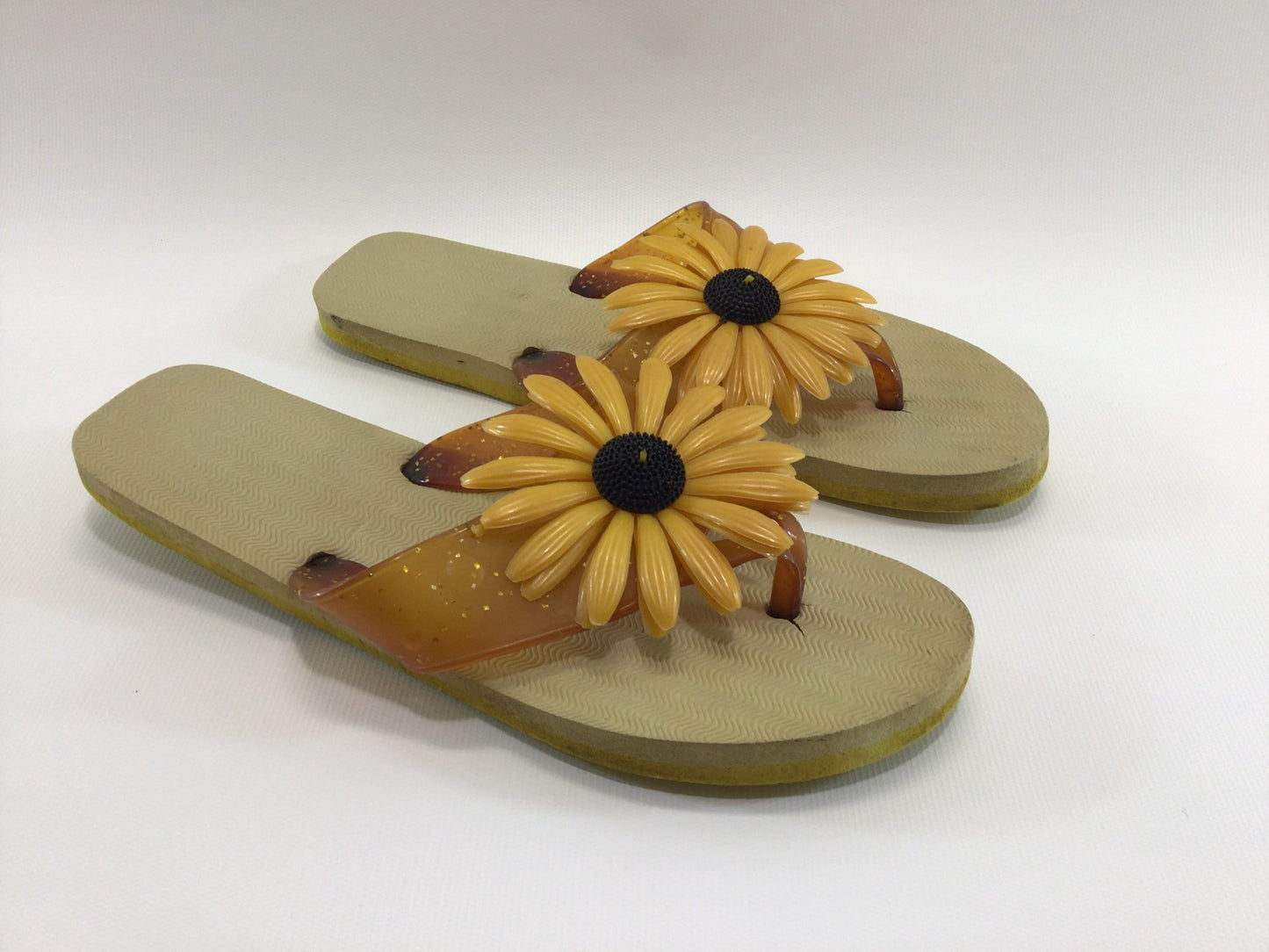 Retro Yellow Daisy Flip Flop Shoes Town Fair Ladies Vintage 60s Women's Fashion Made in Japan