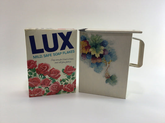 LUX Soap Flakes 13 oz Box in Tole Painted Store Premium Easy Pour Tin Vintage Advertising Home Decor Display